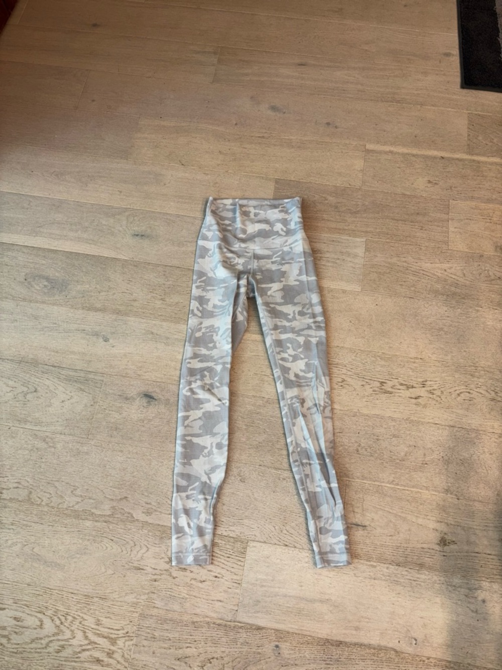 lululemon Super High Rise Light Gray & White Camo Leggings 28 in ribbed align